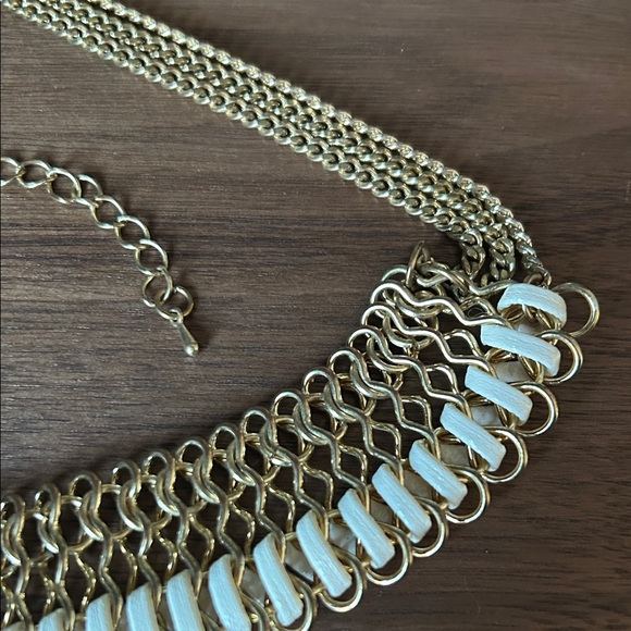 Elegant Gold and White Chain Necklace - Picture 4 of 10